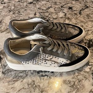 Vintage Havana Womens Spot On Sneakers Calf Hair Snake Lace Up Silver Multi Sz 7